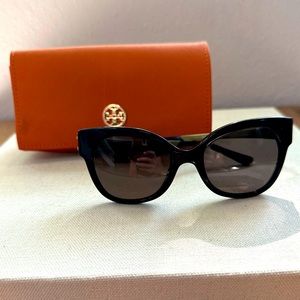 Tory Burch TY7111 Sunglasses 13773 Black
